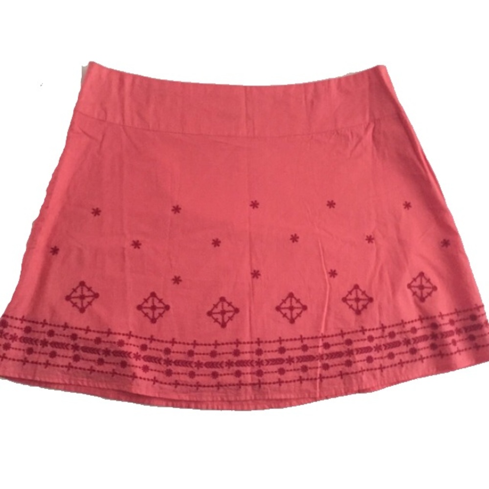 Prana skirt NWOT. Lined w side zip.